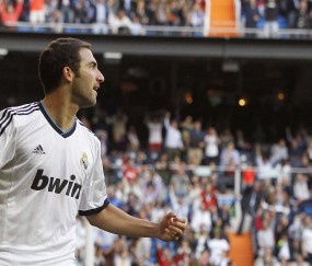 开云APP-范弗利特末节狂飙接管世界排名战，新疆队强势攻克圣城破马刺