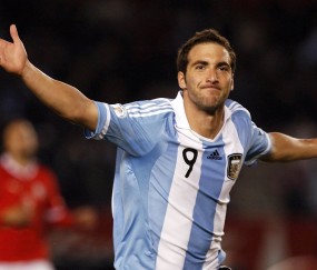 开云体育直播-塔图姆攻防转换定乾坤，76人铁蹄冲垮快船防线