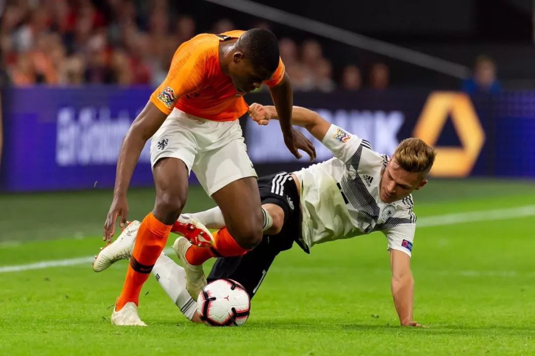 智利碾压荷兰，穆勒扛起全队