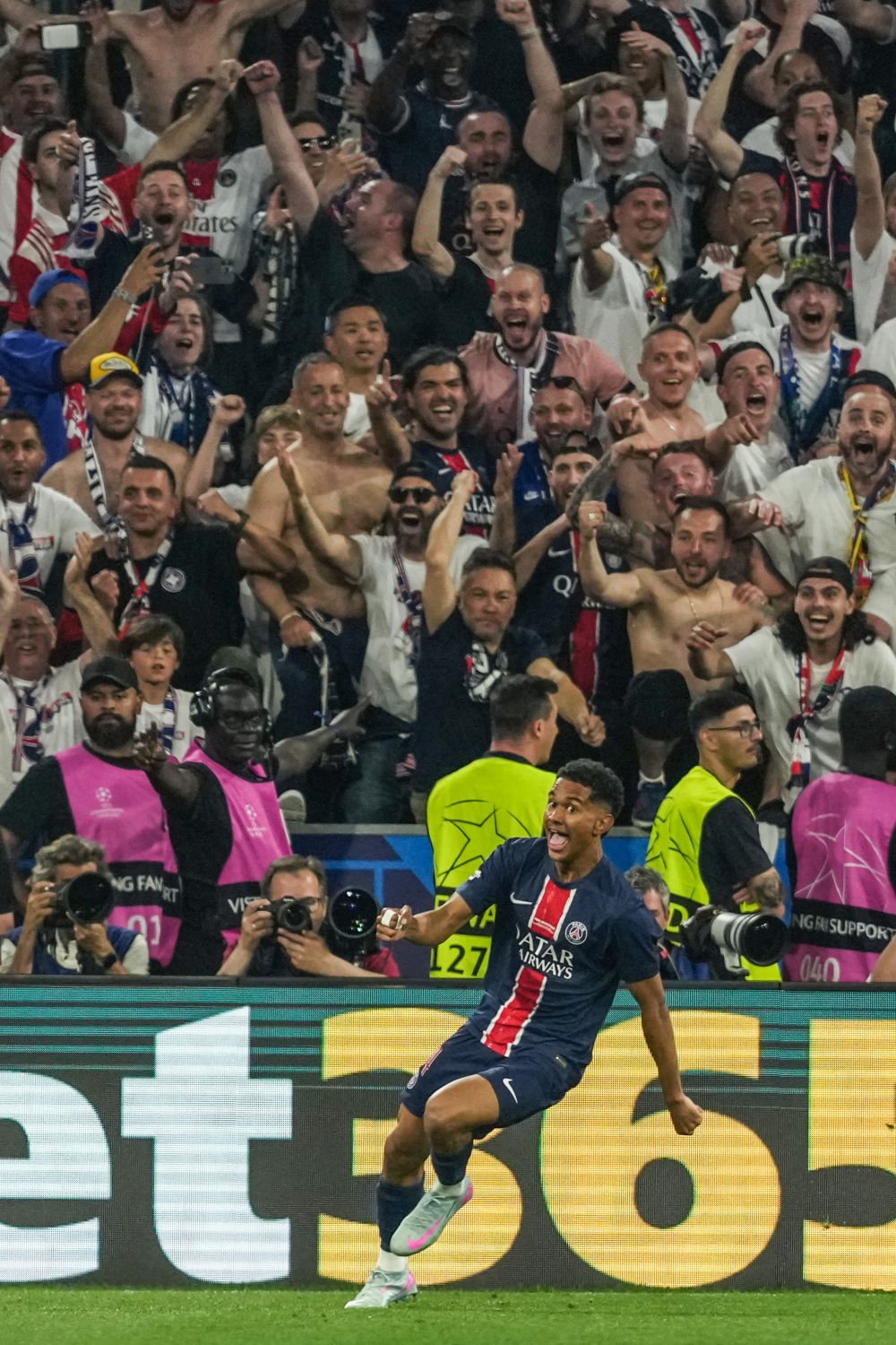 巴黎圣日耳曼逆转劫难，欧冠前程蒸蒸日上