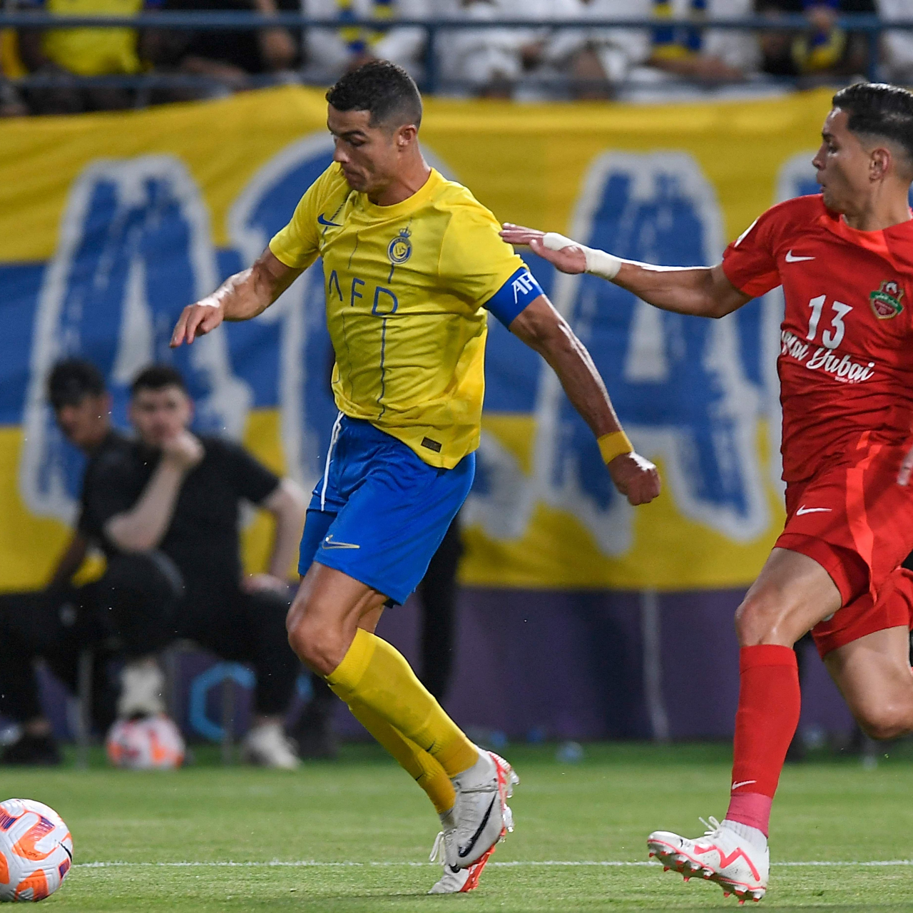 亚冠联赛中球队在激烈较量后获得胜利晋级