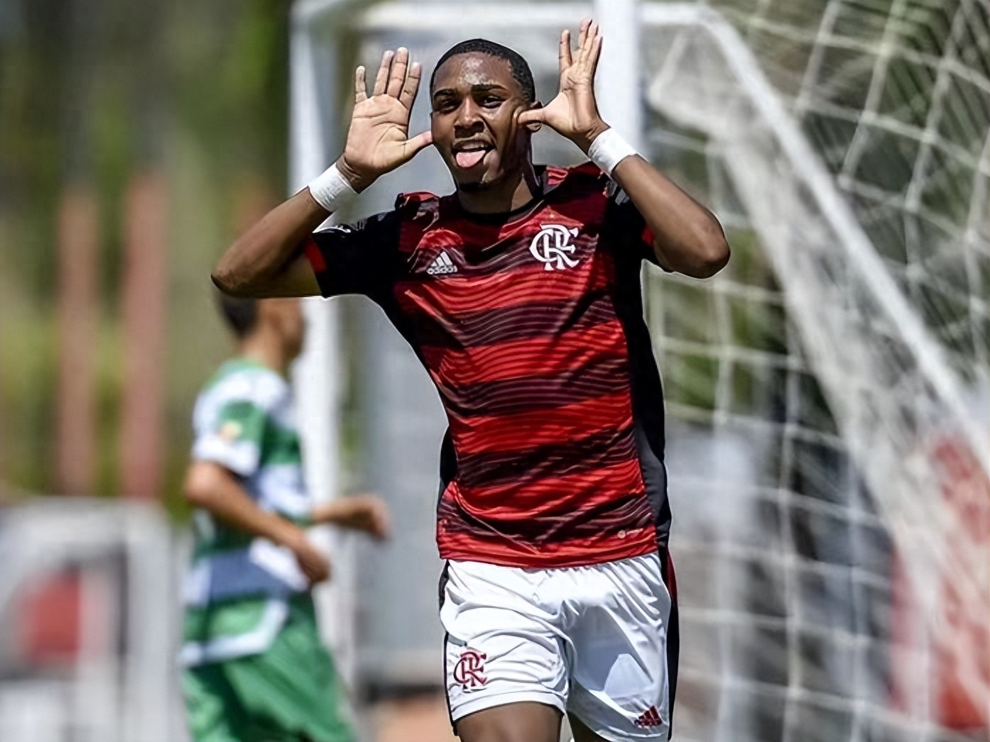 巴西联赛豪门签下英格兰年轻前锋，增强射门威胁