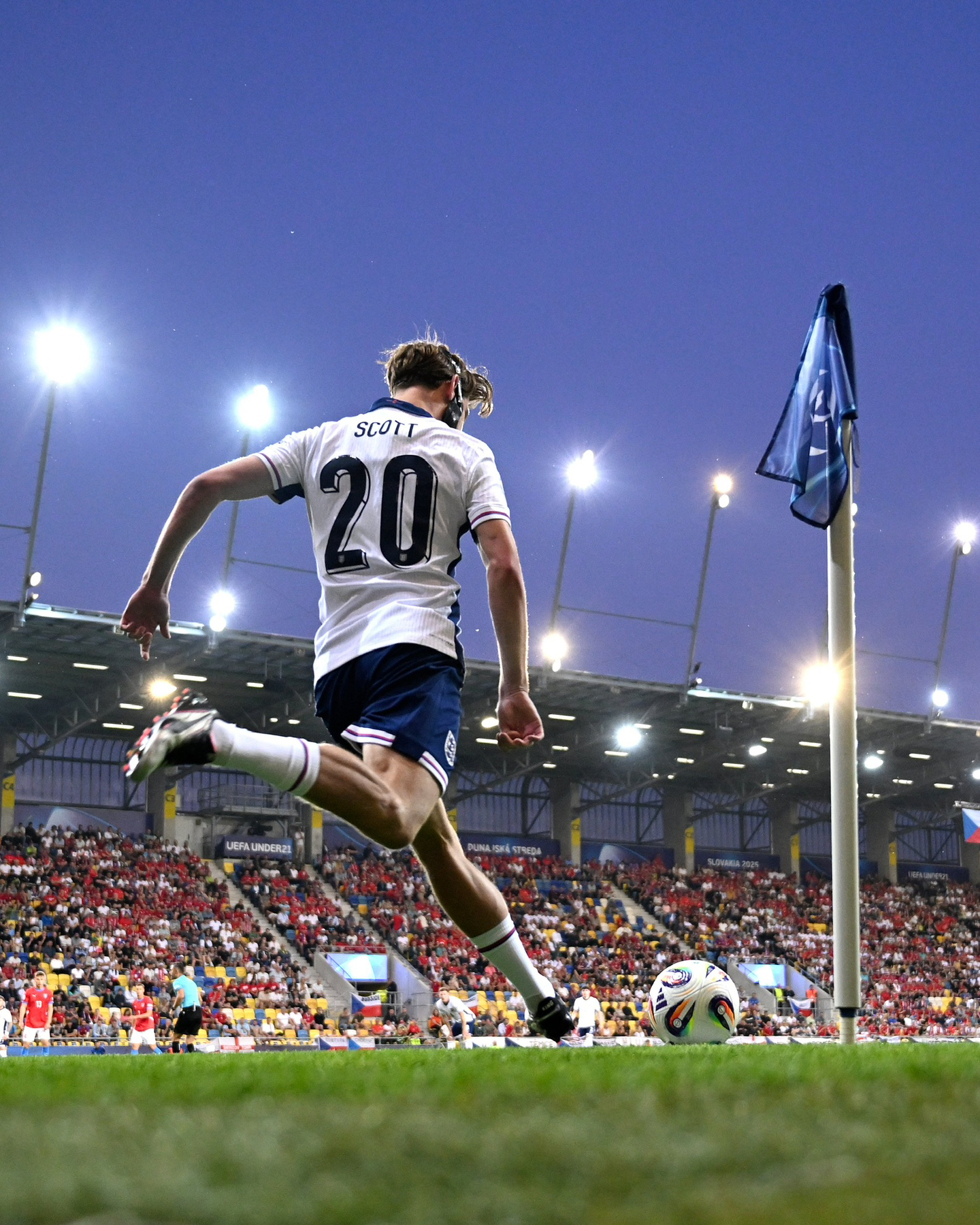 阿拉维斯主场大胜，继续保持领先优势