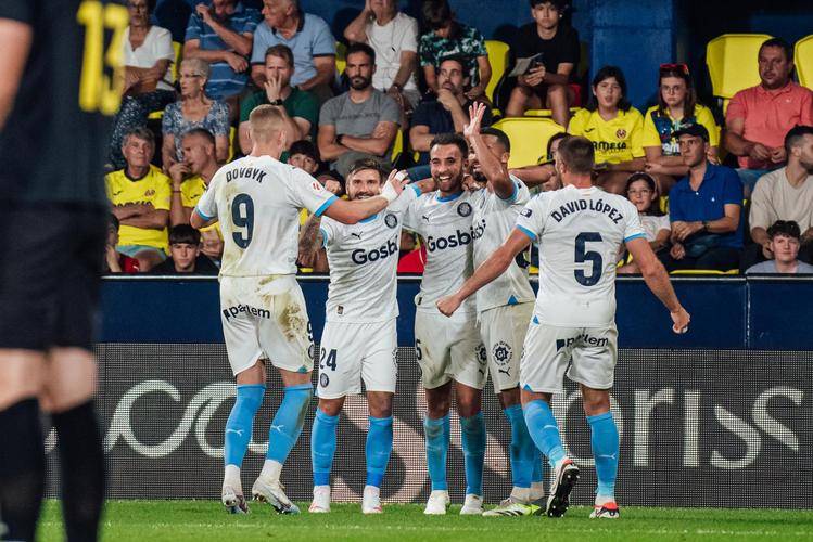 阿拉维斯主场大胜，继续保持领先优势