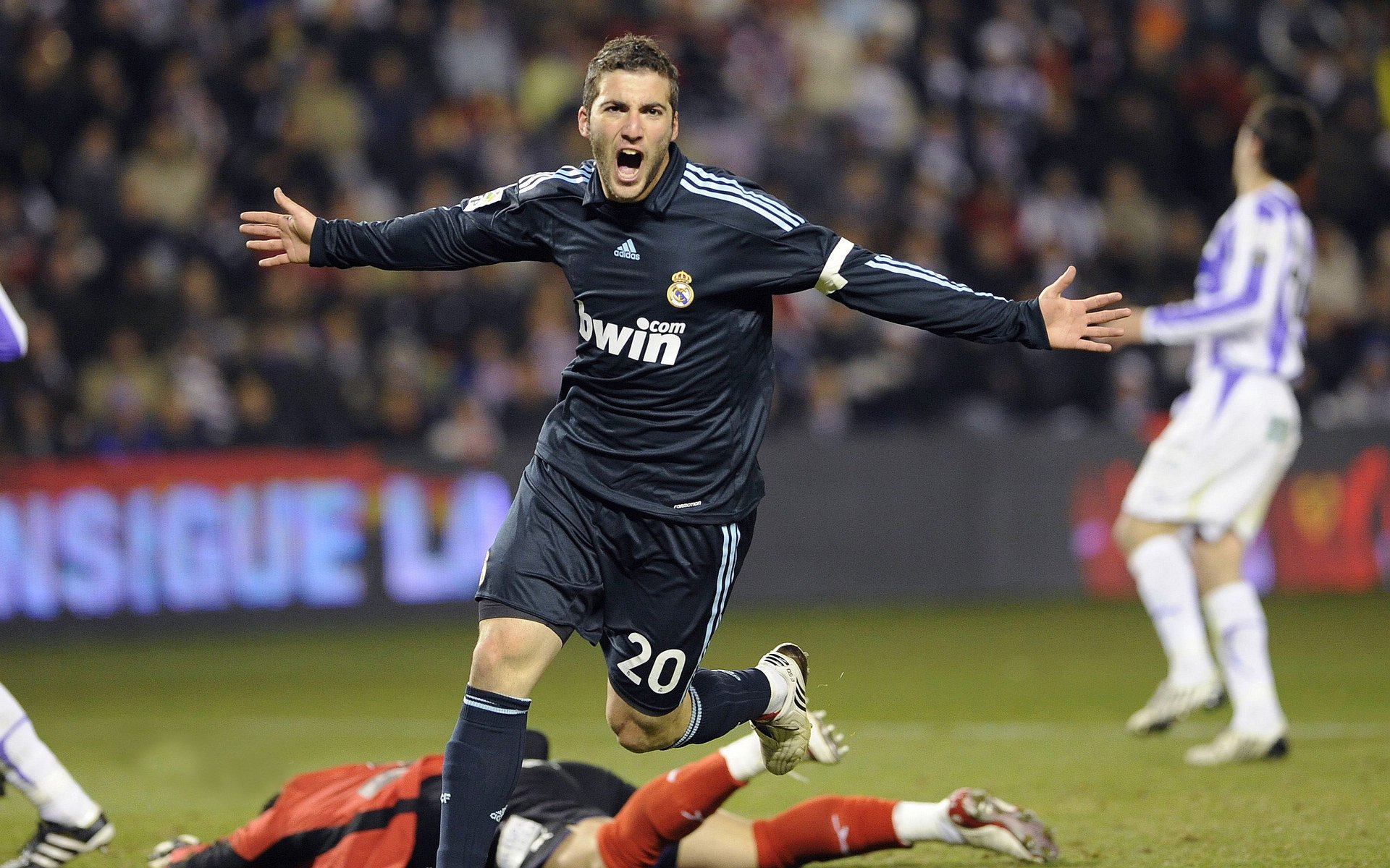 一战封神，戈麦斯铁血锋芒斩拜仁，哥斯达黎加演绎豪门杀手唯一剧本